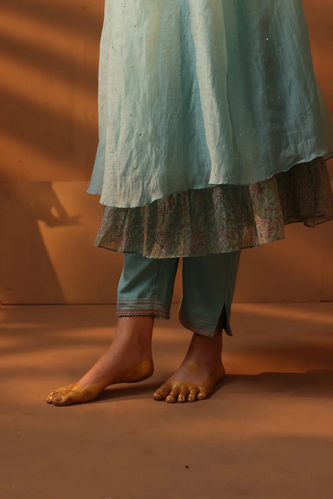Blue kurta set with scalloped embroidery neck